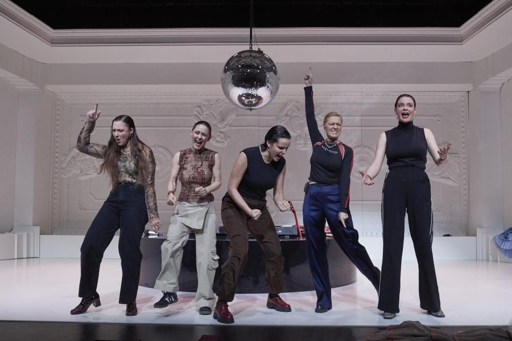 STOLZ UND VORURTEIL* (*ODER SO)