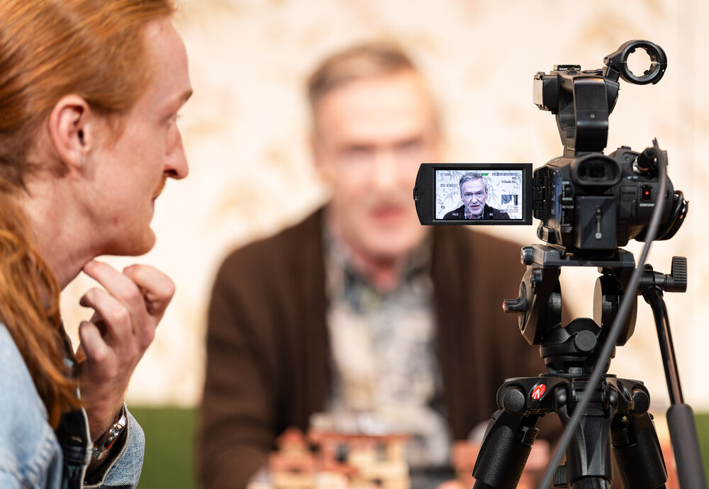 WIR SIND AUCH NUR EIN VOLK